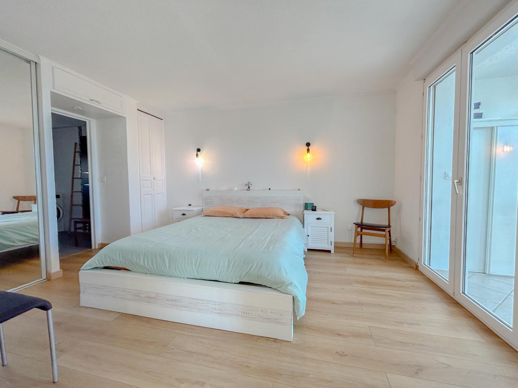 Vue Et Parking Prive, T2 Avec Acces Appartement *