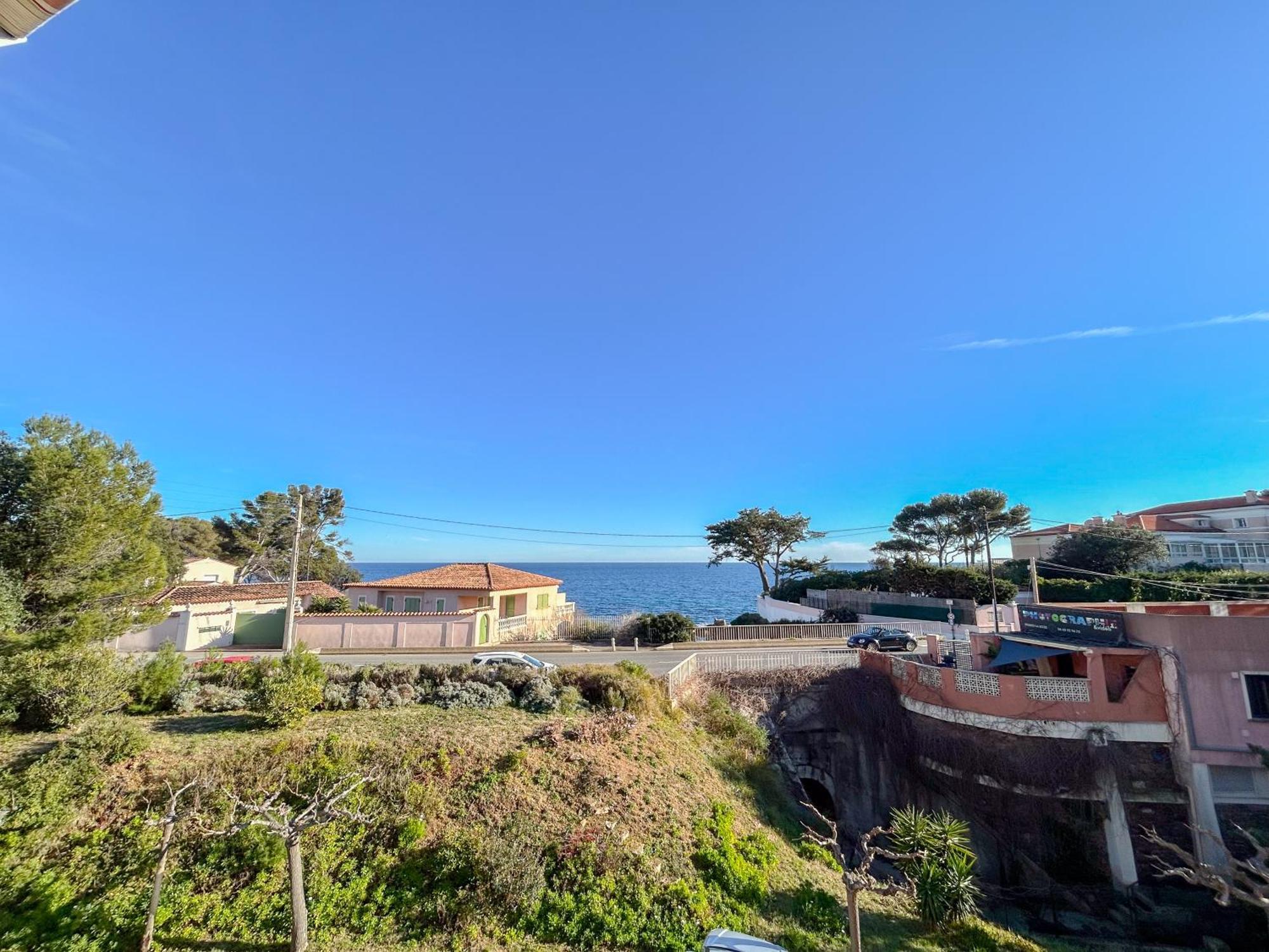 Vue Et Parking Prive, T2 Avec Acces Fréjus